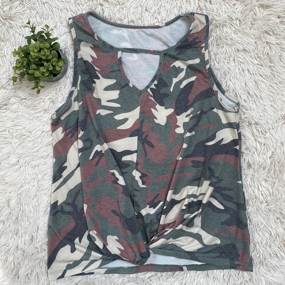 Boutique Twist Hem Camo Tank Top 💗 Olive Cream & Gray - Picture 3 of 10